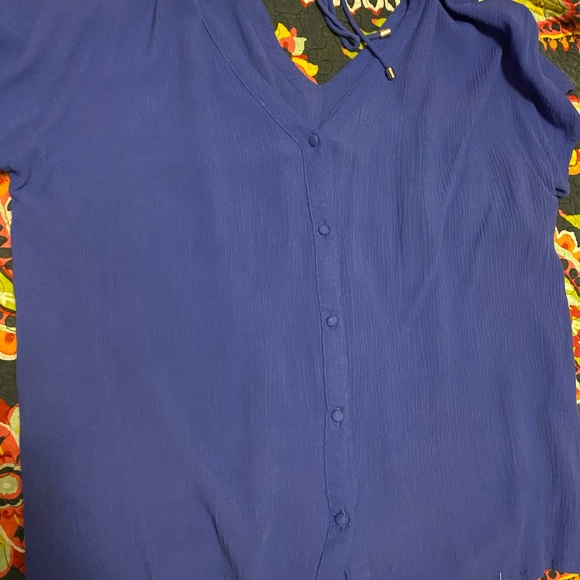 Blue shirt sleeve top with embroidered front - Picture 3 of 4